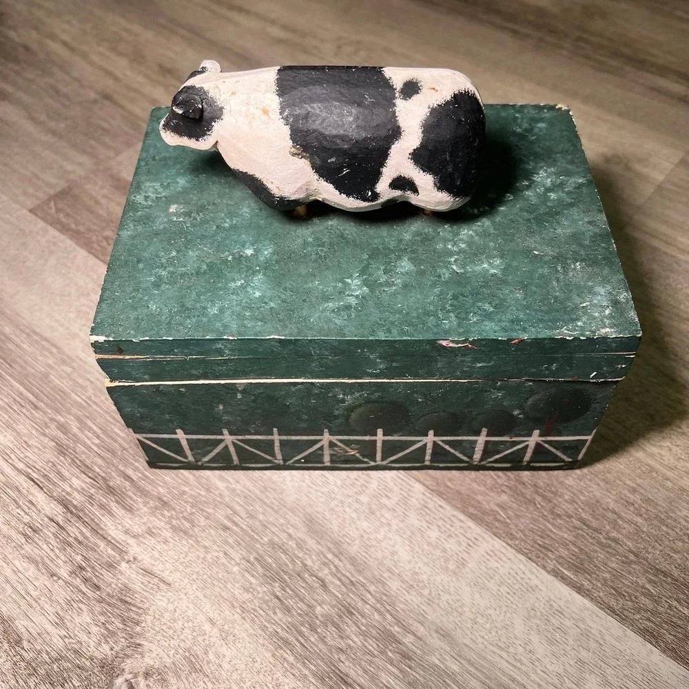 Wooden‎ cow box